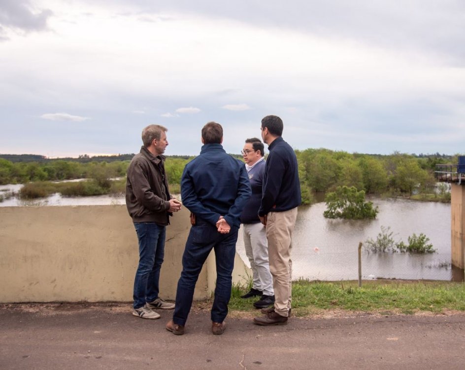 Frigerio recorrió las zonas afectadas por la creciente en Concordia y encabezó una reunión del Comité de Emergencia