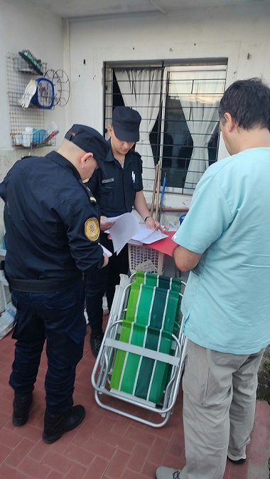 Allanamiento por la aparición de aves muertas: secuestran veneno de una vivienda