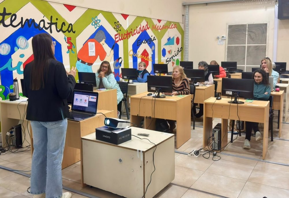 Se realizó una nueva jornada de capacitación digital para personas mayores