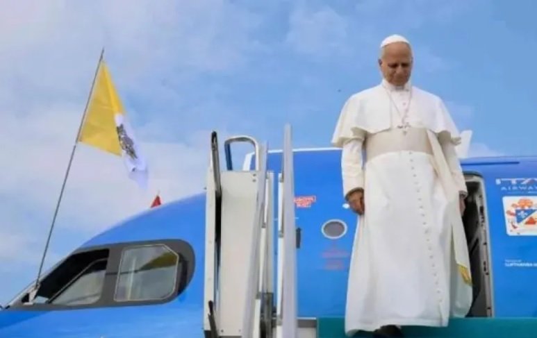 El cirujano que operó al Papa descartó motivos para cancelar su gira por América Latina