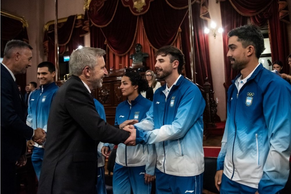El gobernador reconoció a los deportistas entrerrianos que representaron al país en los Juegos Suramericanos