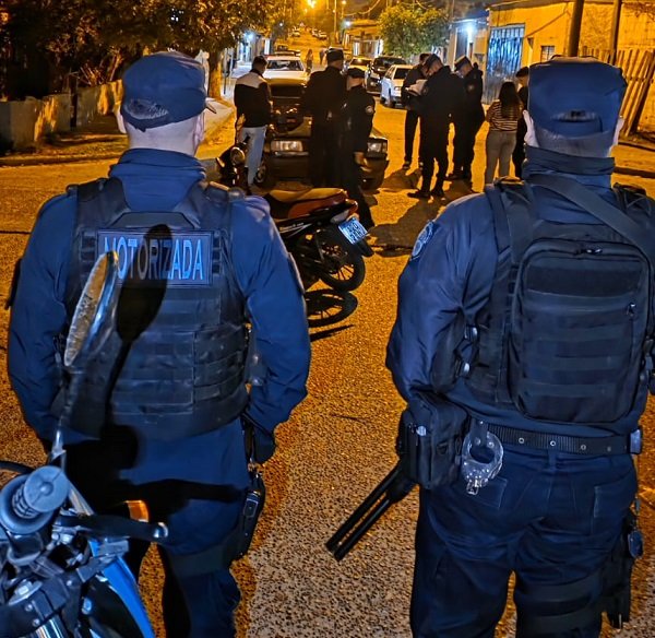 Detuvieron a dos personas y secuestraron una moto y dinero en efectivo
