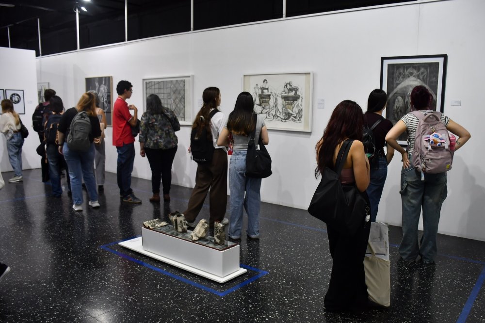 Se inauguró el XVI Salón Anual del Bicentenario en el Museo de Artes Visuales