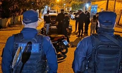 Detuvieron a dos personas y secuestraron una moto y dinero en efectivo